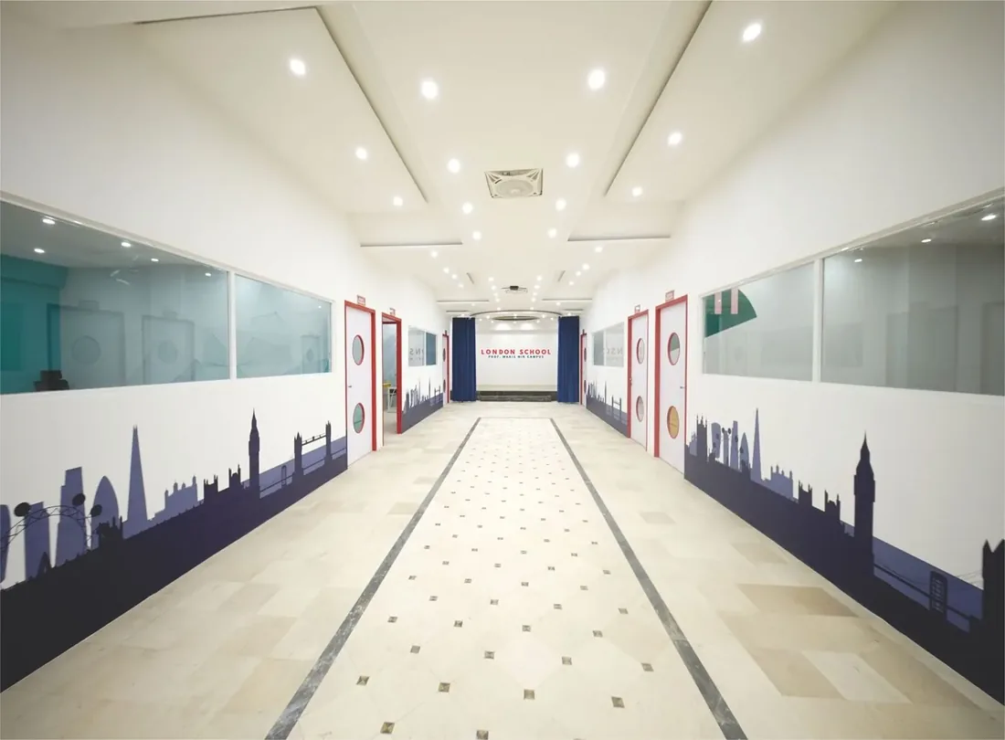 London School hallway, virtual tour